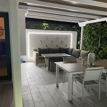 Luxury 2 Bedroom With Private Pool Casa de Férias